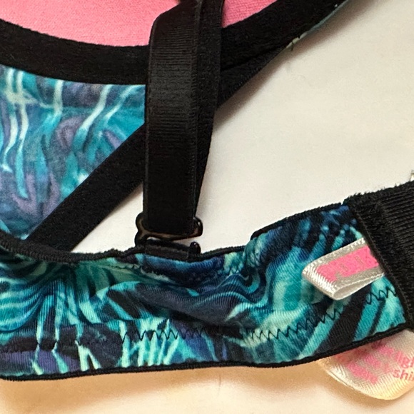 VS Pink Wear everywhere Bra - Picture 11 of 11